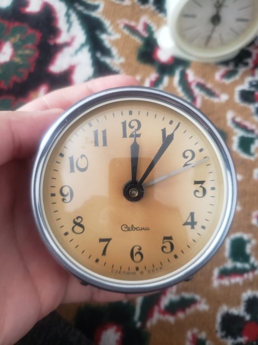 Советские рабочие будильники.