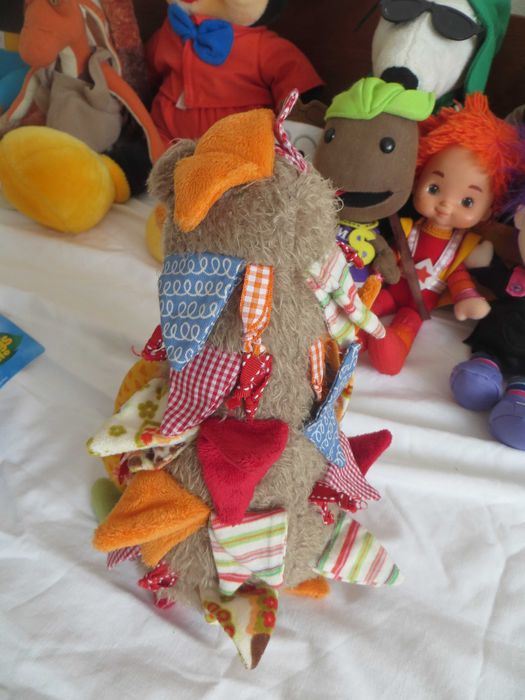 Плюшени играчки с любими приказни и анимационни герои