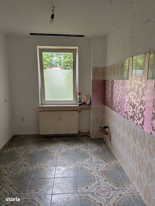 Apartament de închiriat 250 euro /luna