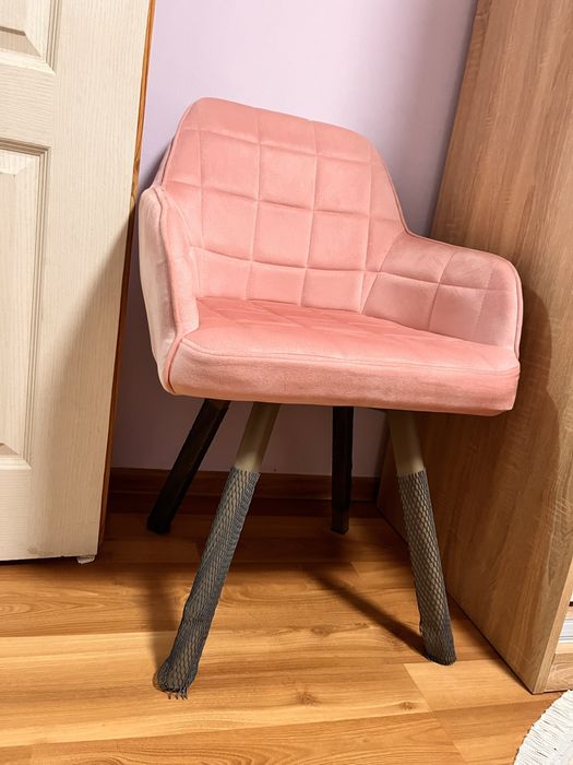 Столове в розов цвят
