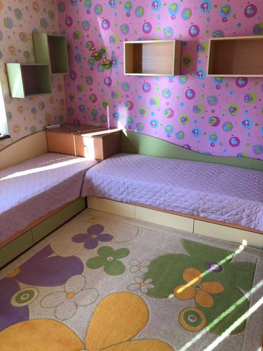 Два етажа от триетажна къща в кв. Вароша - 1500€/м2