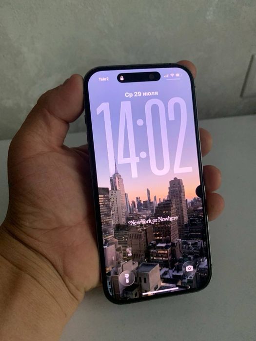 Iphone 14 pro в среднем состоянии