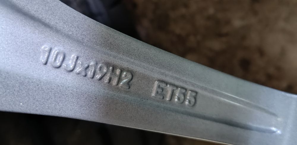 Оригинални  нови джанти спорт пакет гуми летни 19 цола за Mercedes E63