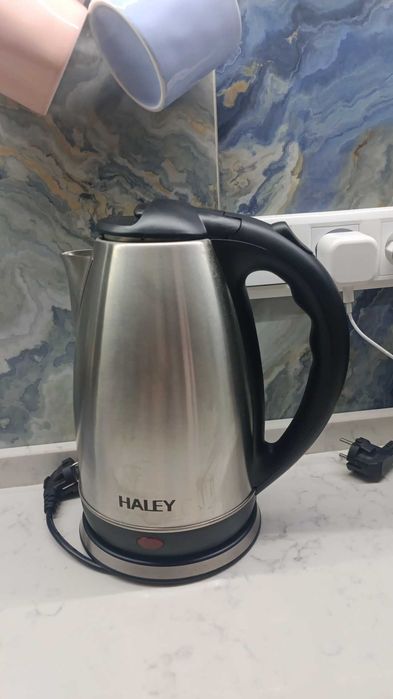 Yeni kullanılmamış kettl metal ve siyah  renkte kaliteli bı ürün