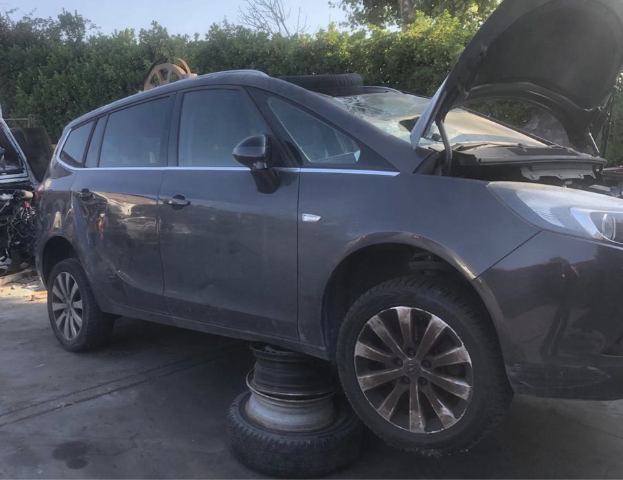 Piese Opel Zafira C 1.6B CNG. 2014 Volan stinga.