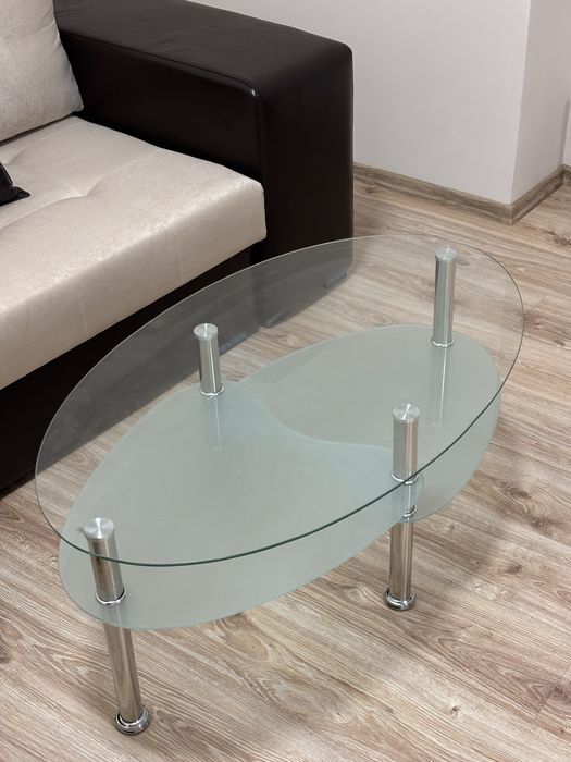 Интериорна стъклена маса