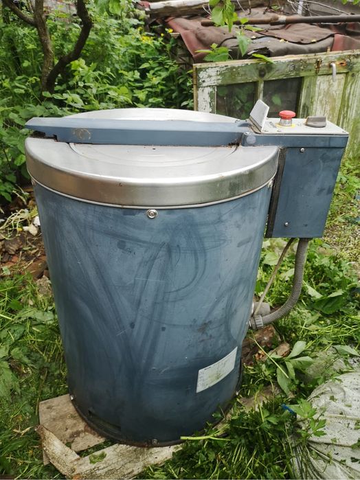 Centrifuga trifazat