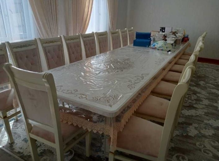 Стол 5метрлік екіге бөлінеді  18отыргышымен