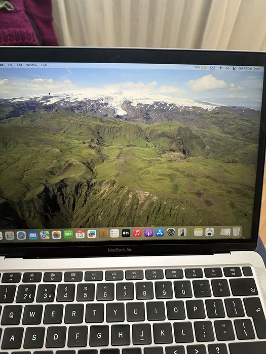 MacBook Air 13” 2020 i3 | 8GB RAM | 256GB SSD | Много добро състояние