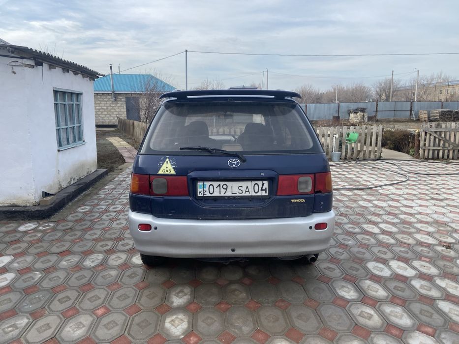 Продам машину Тойота Ипсум