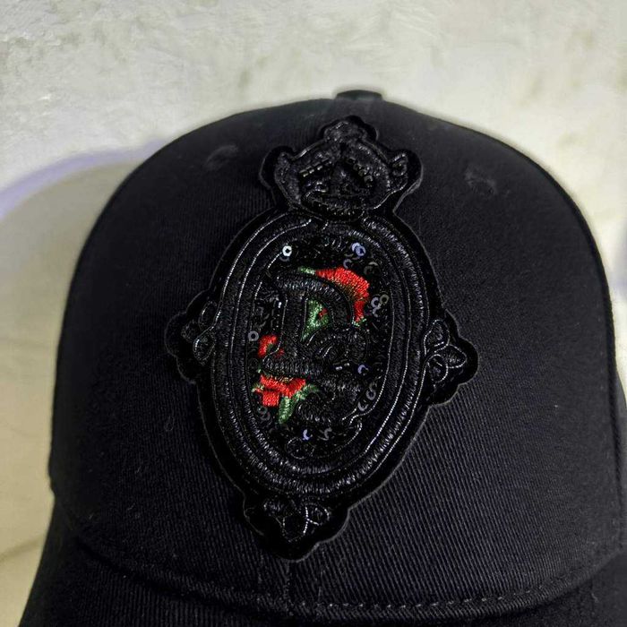 Маркови шапки с ръчно изработена бродерия лого markovi shapki broderia