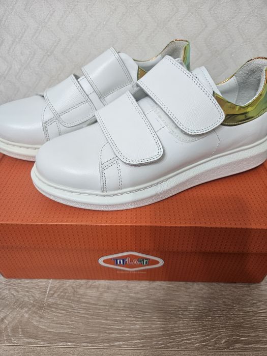 Кроссовки Tiffany  новые 38р