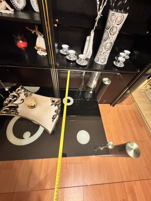 Masa din sticla neagra