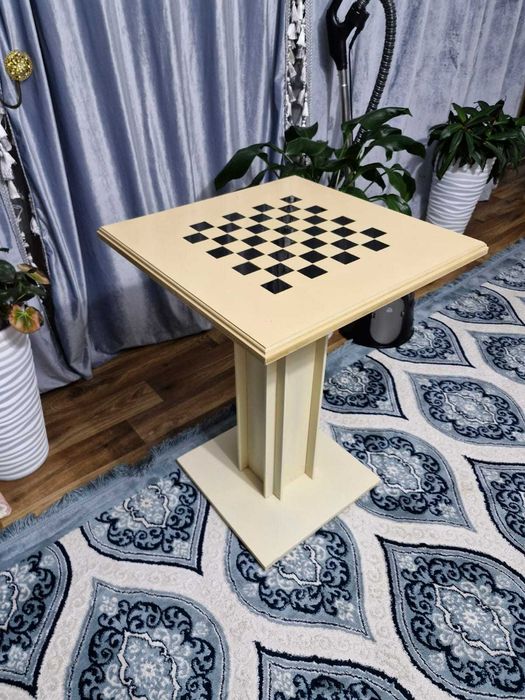 Шахматные столы разные