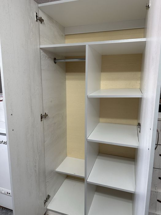 Продаётся Шкаф для одежды