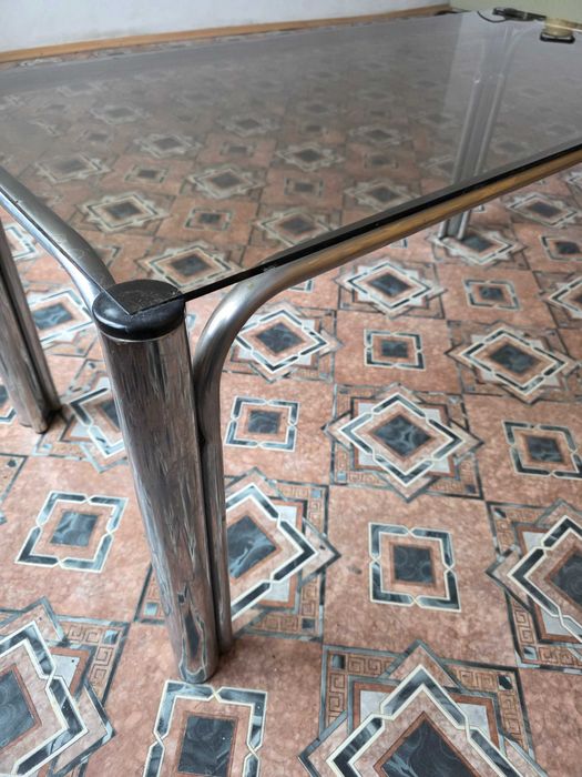 Холова масичка от тръбна мебел