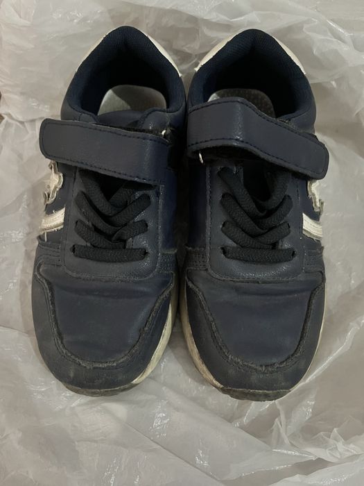Продам кроссовки для мальчика, размер 32.