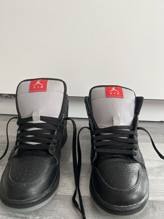 Jordan 1 triple black