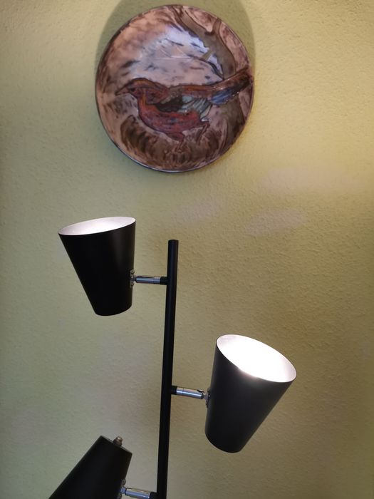 Lampă de pardosea cu 3 brațe.