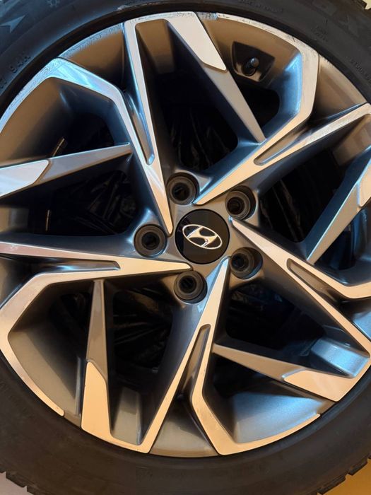 Продам зимние шины с дисками 215/55/17