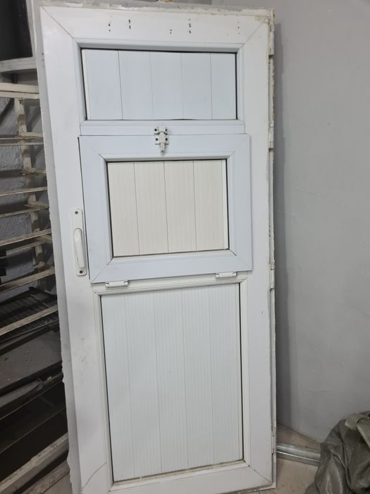 Продам Пластиковые двери