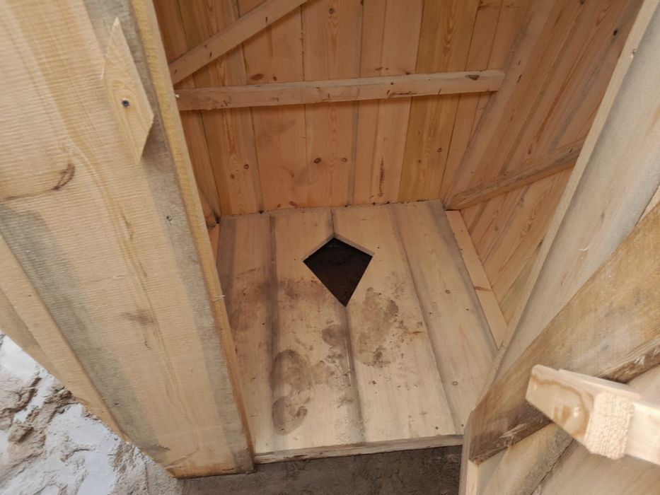 Уличный туалет теремок