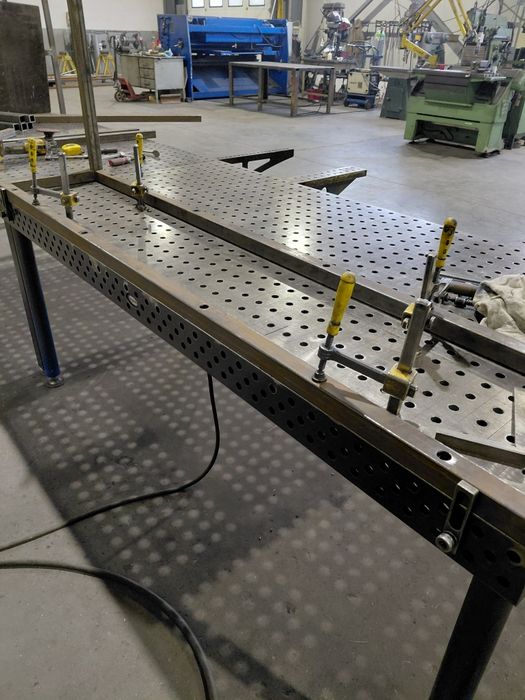 Vând masă de sudură profesională