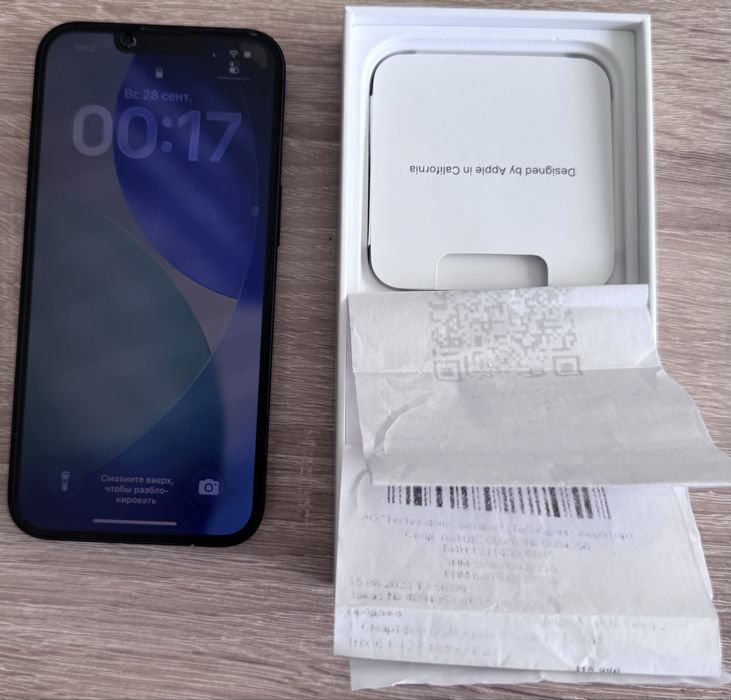 iPhone 13 с документами