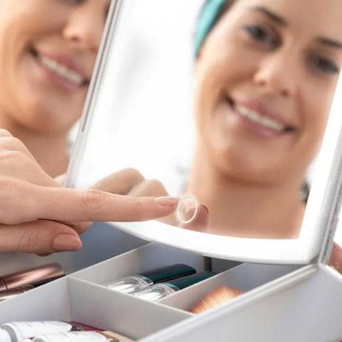 Настолно Сгъваемо Огледало за Гримиране с LED Светлини