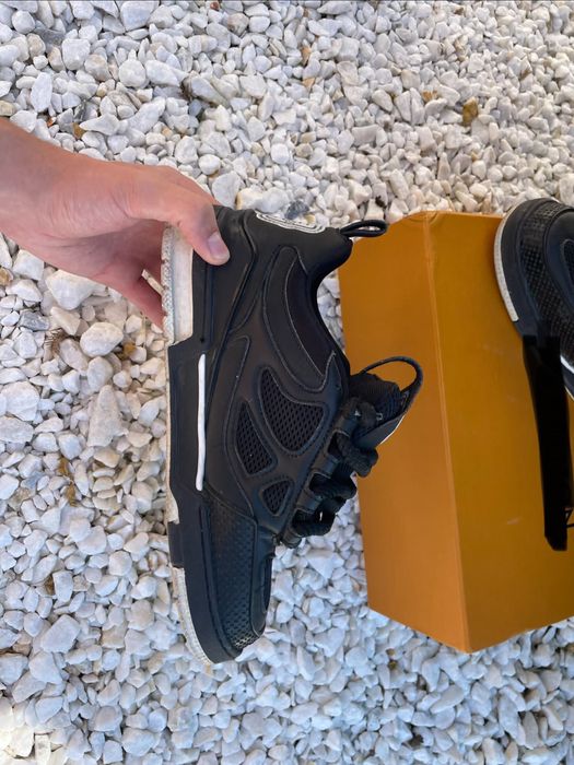 Lv skate negru aproape noi