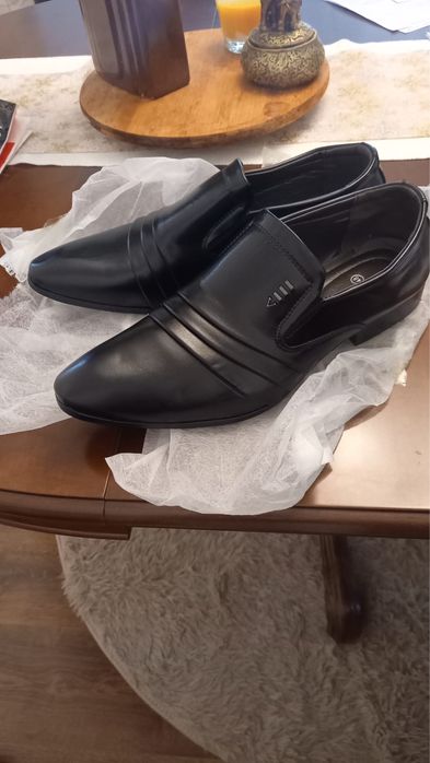 Vand pantofi de piele noi
