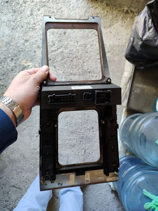 Средна конзола за W163