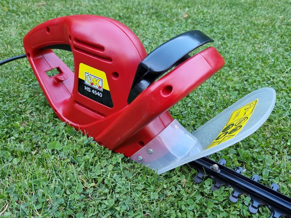 Trimmer pentru tuns gard viu, Masina de tuns tuia