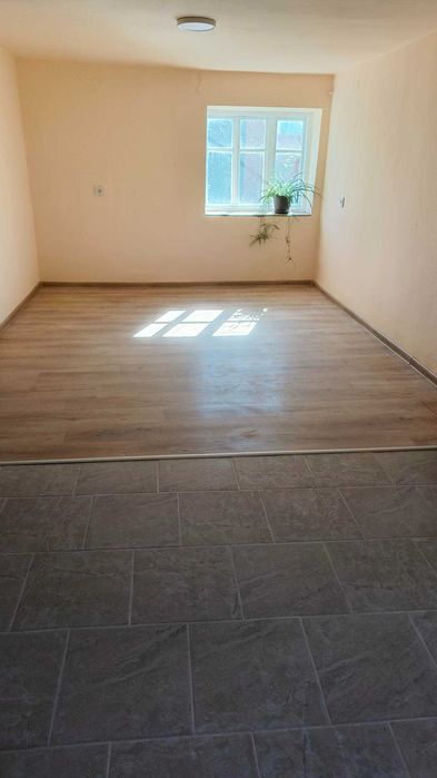 Двуетажна тухлена къща с.Каменово