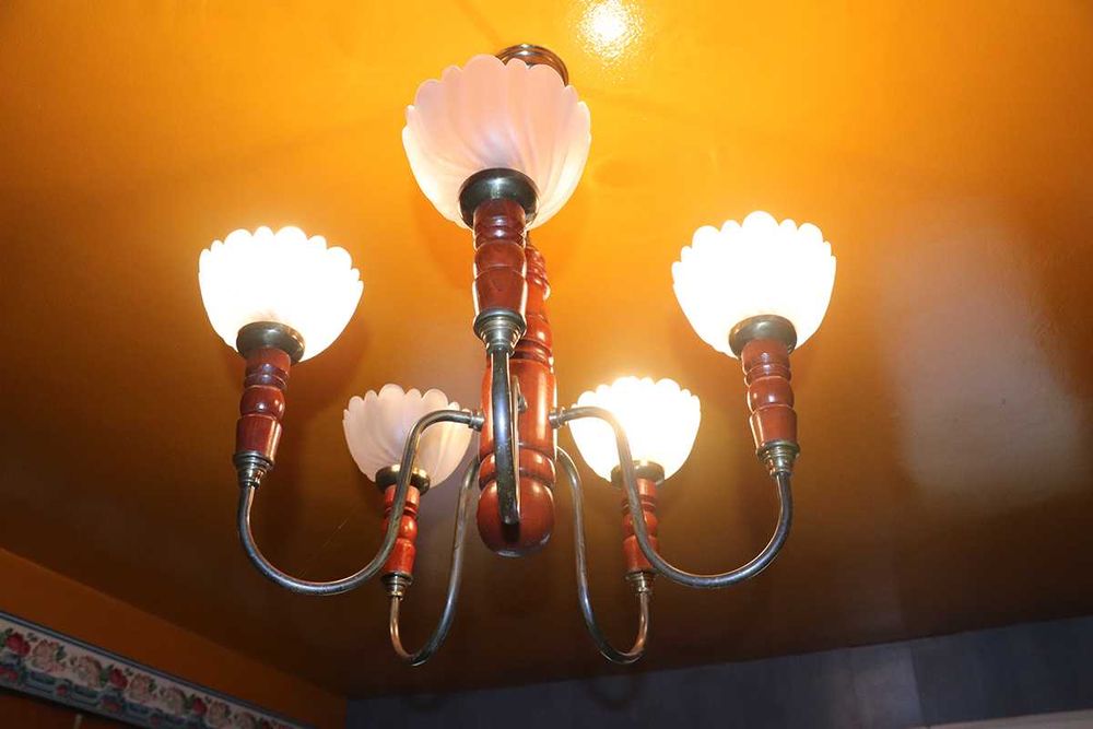Ретро полилеи от дърво и месинг