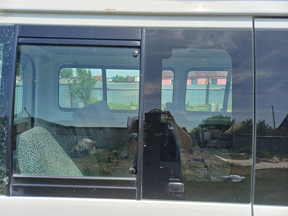 Стекло тойота  Hiace