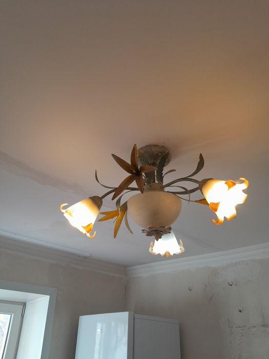 Продам люстру б/у