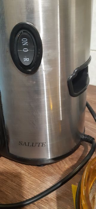 Бавнооборотна сокоизтисквачка  Salute