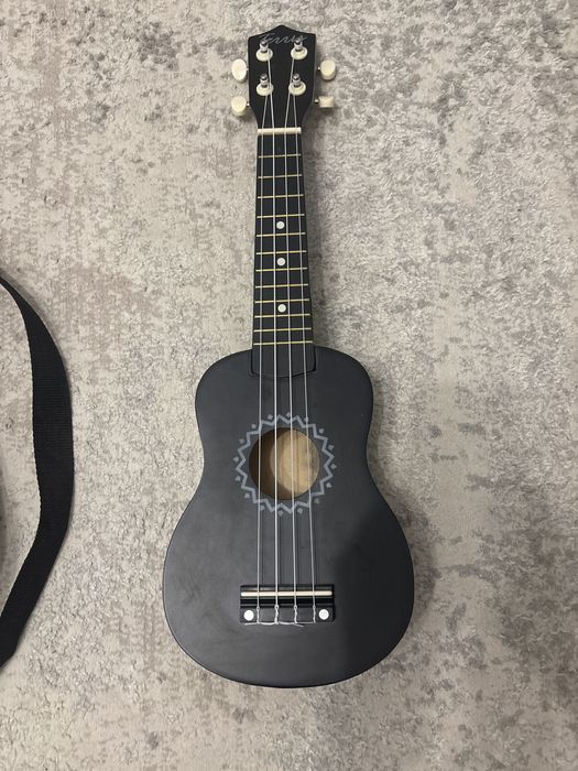 СРОЧНО продам Укулеле flight