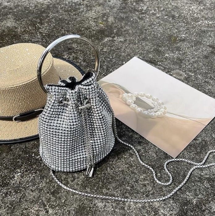 Продам сумка (клатч) со стразами