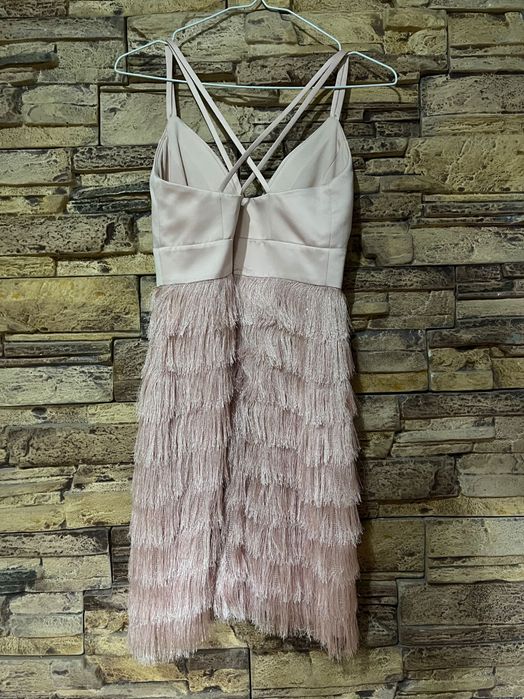 Розова рокля с ресни