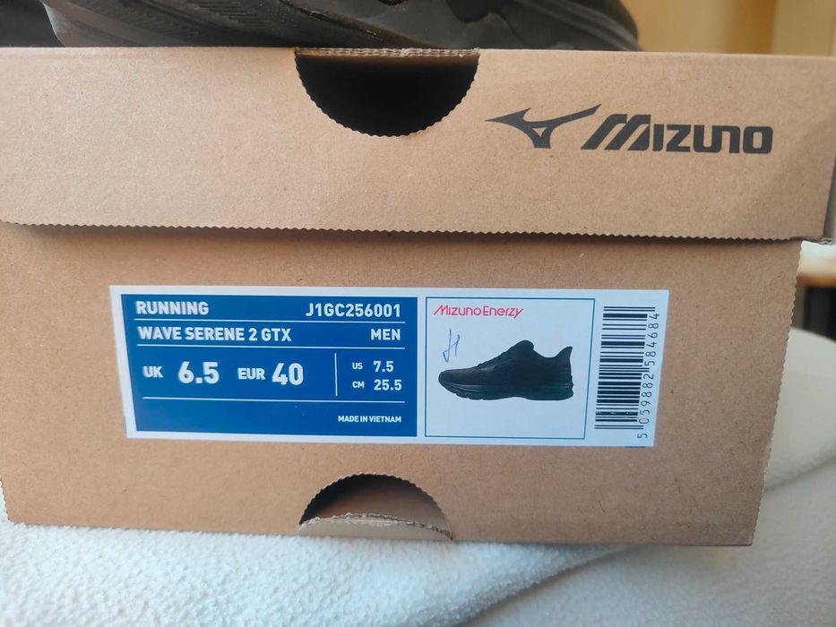 Маратонки NIKE   39 номер /40 номер Mizuno