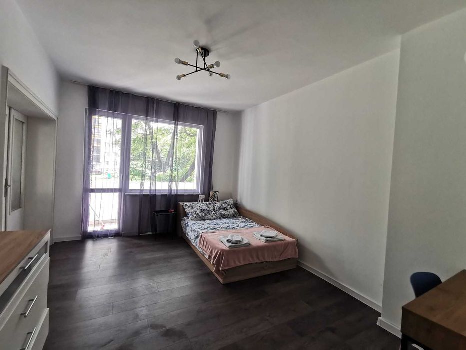 Нощувки: Голям Апартамент - 3 спални (Безплатно Паркиране)