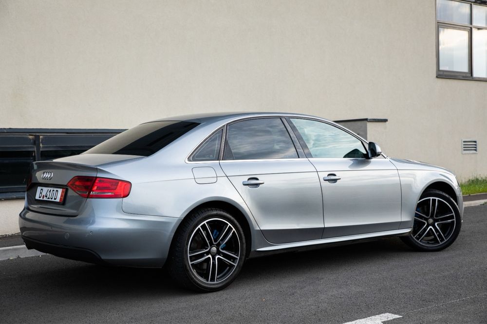Audi         A4
