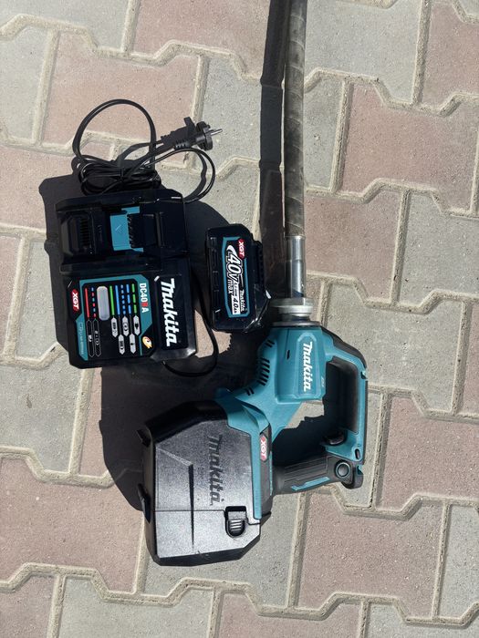 Vibrator beton makita VR004G