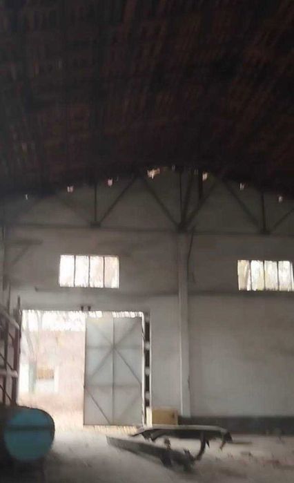 Янгиюль. Продам  базу на 1.15 га земли. Площадь помещений 6624 кв.м