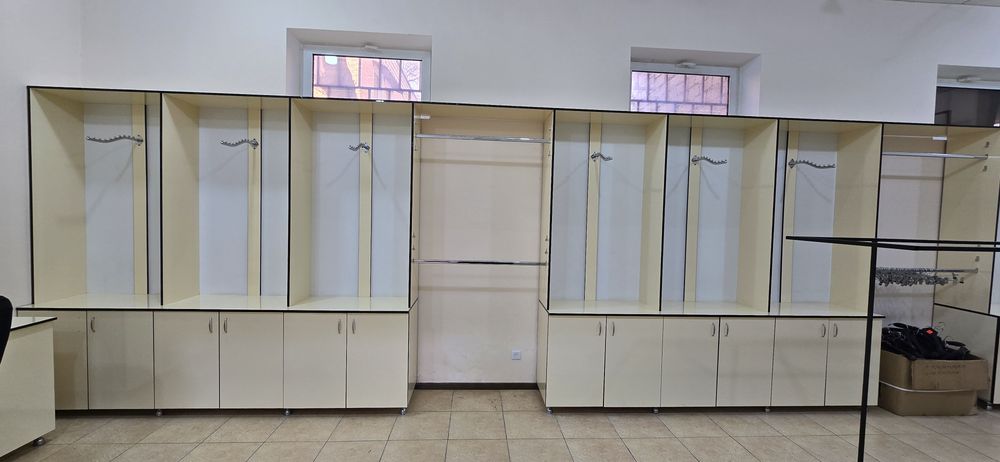Продаётся мебель для магазина.