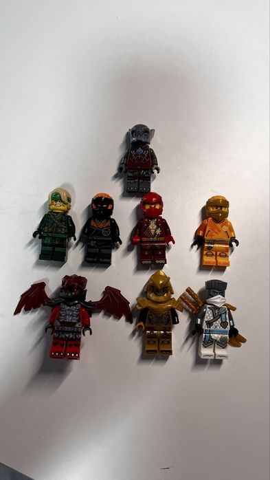 Vand lot figurine lego originale … se pot cumpara si separat