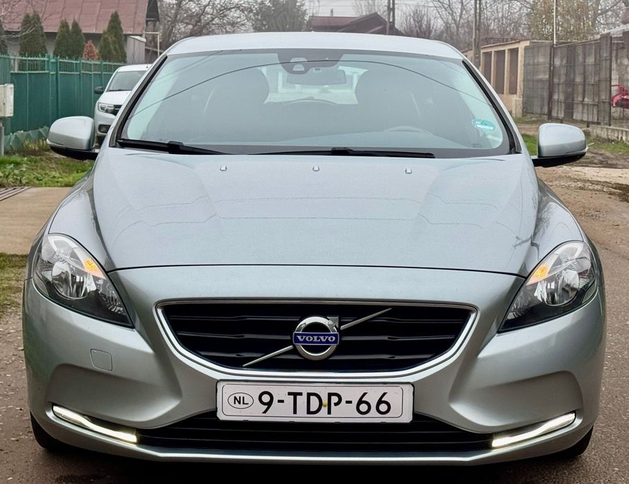 Volvo V40 D2 Kinetic * 2014 * 1.6 Diesel 115 CP * Euro5 *  Nr Valabile