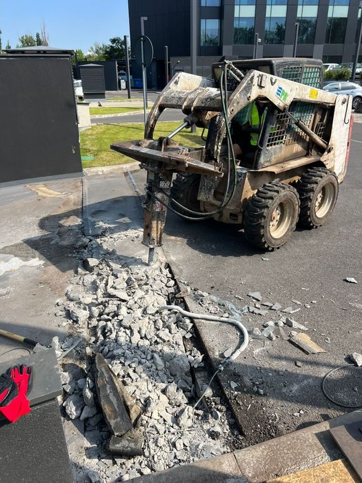 Inchiriez bobcat miniexcavator și basculanta 3.5t cilindru compactor